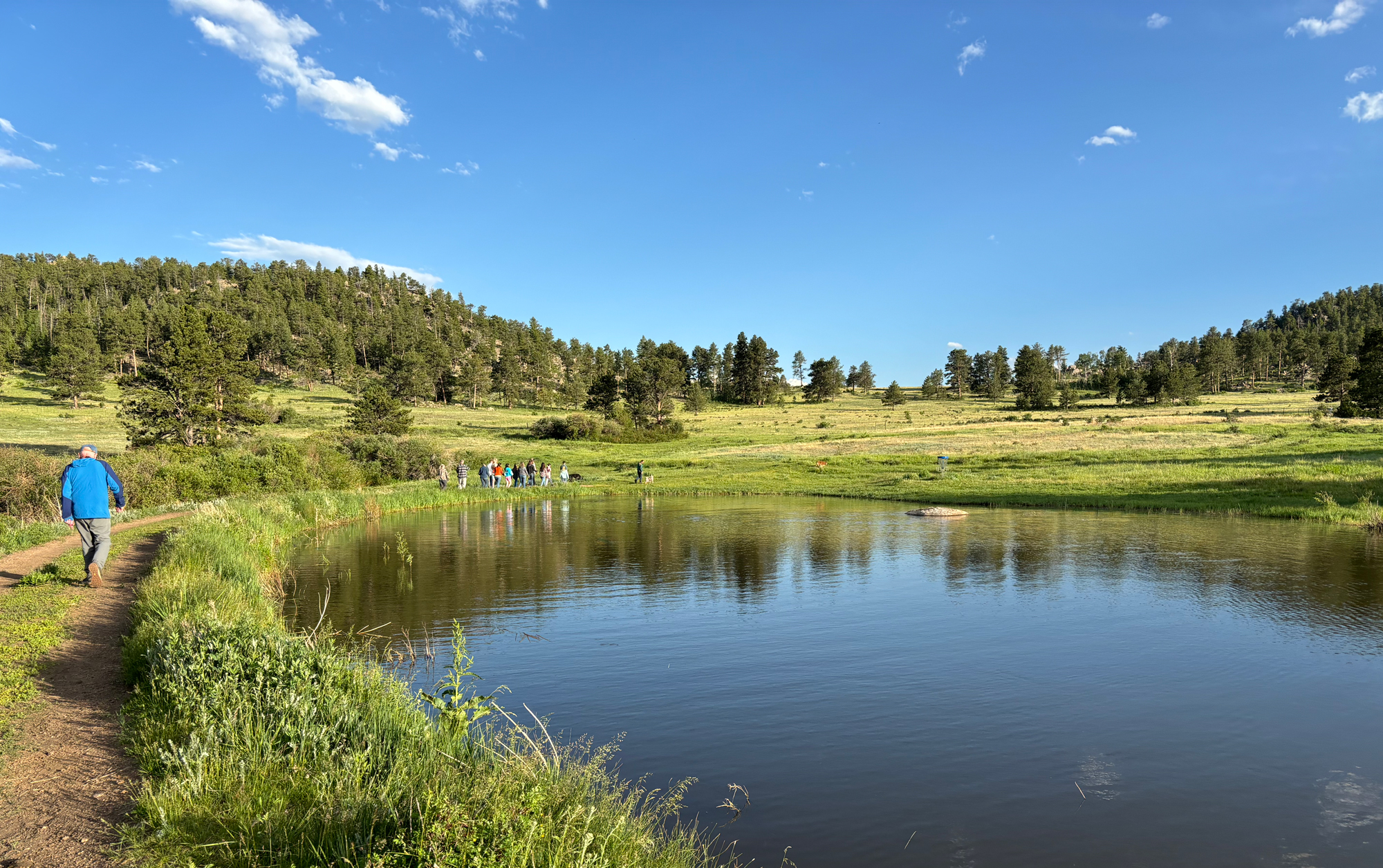 sundance-trail-guest-ranch-pond-walk guests walking on pond trail